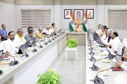 up-cabinet:-छात्राओं-को-स्कूटी,-दो-नए-एक्सप्रेसवे-और-संभल-रिपोर्ट-पर-मुहर;-3-से-6-अगस्त-तक-चलेगा-मानसून-सत्र