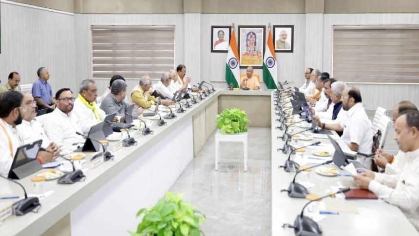 up-cabinet:-छात्राओं-को-स्कूटी,-दो-नए-एक्सप्रेसवे-और-संभल-रिपोर्ट-पर-मुहर;-3-से-6-अगस्त-तक-चलेगा-मानसून-सत्र