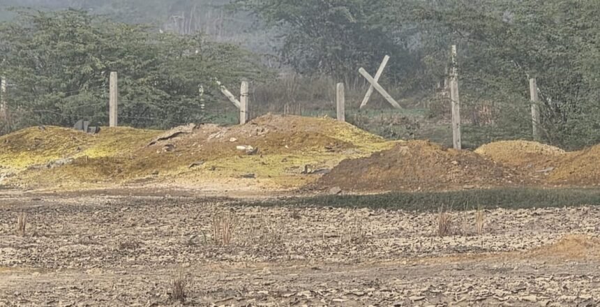 kanpur:-घातक-क्रोमियम-मलबे-की-दिन-में-हुई-प्रशासनिक-जांच,-रात-में-उठाने-आए-डंपर-चालकों-को-ग्रामीणों-ने-खदेड़ा