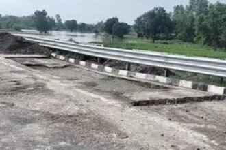 up:-गंगा-एक्सप्रेसवे-का-60-मीटर-टुकड़ा-धंसा,-दो-दिन-की-बारिश-ने-खोल-दी-पोल;-प्रशासन-भी-हुआ-खामोश