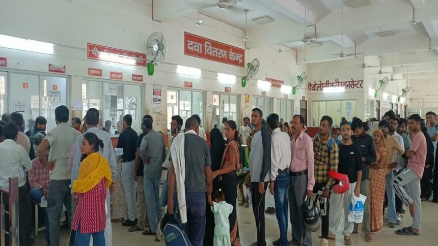 बुखार-की-दहशत:-घर-घर-बिछी-चारपाई,-एक-के-चपेट-में-आते-ही-पूरा-परिवार-पड़-रहा-बीमार;-मरीजों-में-दिख-रहे-ये-लक्षण