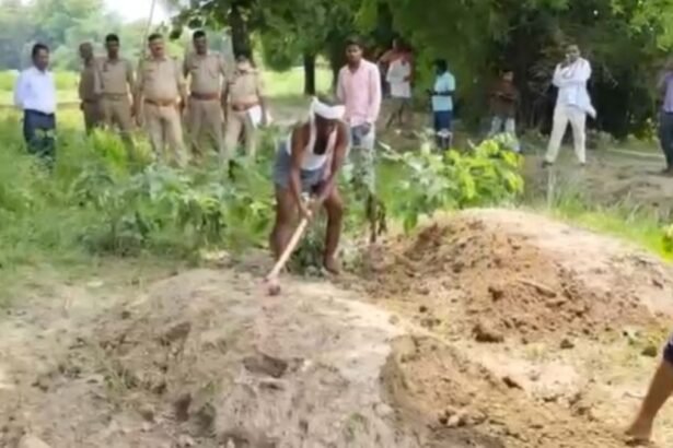 कब्र-खोदकर-निकाला-गया-महिला-का-शव,-बेटे-ने-पिता-पर-लगाया-हत्या-का-आरोप,-पोस्टमार्टम-से-खुलेगा-मौत-का-राज