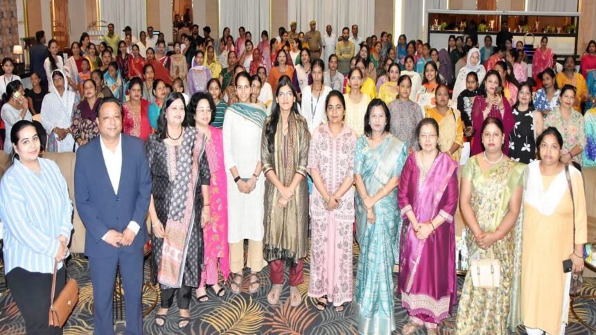 स्त्री-शक्ति-समृद्धि:-बरेली-में-विशेषज्ञ-ने-महिलाओं-को-दिए-निवेश-के-मंत्र,-बताया-कैसे-बनें-आर्थिक-आत्मनिर्भर