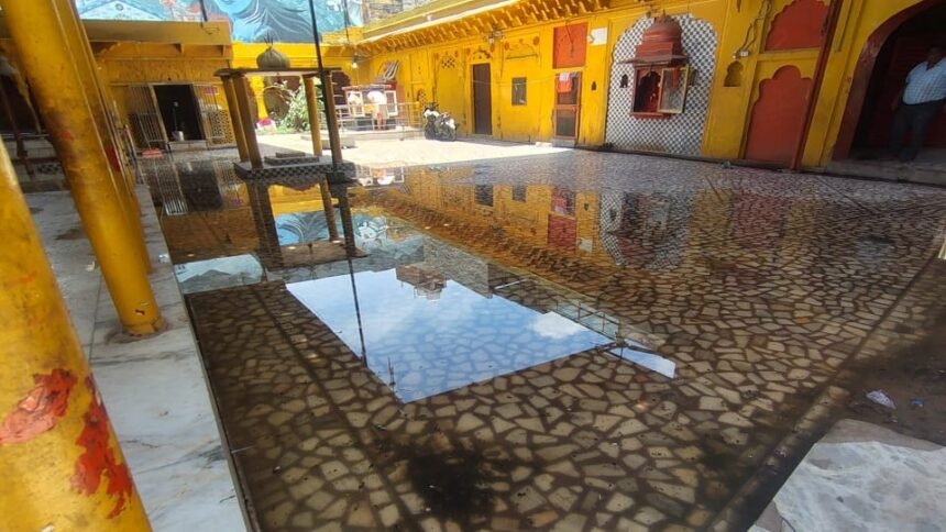 up:-सवा-करोड़-मंजूर,-फिर-भी-बदहाल-पृथ्वीनाथ-मंदिर,-गंदे-नाले-के-बीच-दर्शन;-हैरान-कर-देगी-ये-तस्वीर