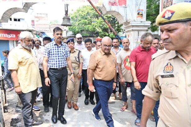 kanpur:-सावन-से-पहले-बाबा-आनंदेश्वर-मंदिर-पहुंचे-dm-जितेंद्र-प्रताप-सिंह,-व्यवस्थाओं-और-सुरक्षा-का-लिया-जायजा