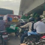 agra-metro:-बिना-सूचना-बंद-कर-दी-सर्विस-रोड,-मेट्रो-कार्य-ने-बिगाड़ी-रफ्तार;-घंटों-जाम-में-फंसे-सैकड़ों-वाहन