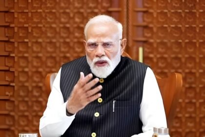 होर्मुज-संकट-पर-एक्शन-मोड-में-सरकार!-pm-ने-मंत्रियों-संग-की-बड़ी-बैठक,-पेट्रोलियम-और-खाद-को-लेकर-दिए-अहम-निर्देश
