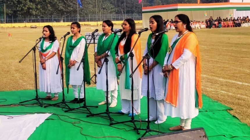 hathras-news:-डीएम-ने-जारी-किए-निर्देश,-कार्यक्रमों-में-अब-राष्ट्रगान-से-पहले-गाया-जाएगा-वंदे-मातरम
