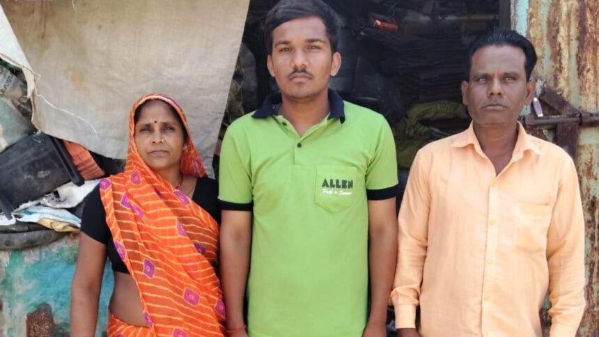 बहन-को-कैंसर-हुआ-तो-डॉक्टर-बनने-का-लिया-संकल्प,-कबाड़ीवाले-के-बेटे-ने-नीट-क्रैक-कर-पूरा-किया-सपना