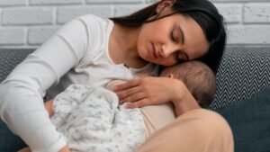 डिलीवरी-के-बाद-जल्दी-रिकवरी-और-ब्रेस्ट-मिल्क-बढ़ाने-में-मदद-करे-सकते-हैं-ये-सुपरफूड्स