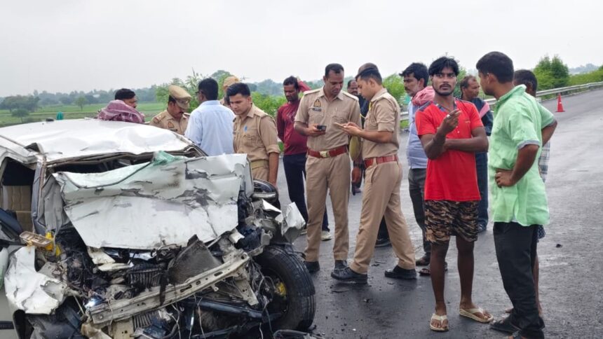 up:-100-की-रफ्तार…न-एयरबैग-न-सीट-बेल्ट;-औरैया-बुंदेलखंड-एक्सप्रेसवे-पर-डंपर-में-घुसी-बेकाबू-कार,-चार-की-मौत