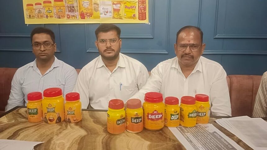 up:-तेल-फैक्टरी-पर-छापा,-भारी-मात्रा-में-घी-मिला-फिर-भी-न-हुई-कार्रवाई;-तपन-एग्रो-ने-पुलिस-पर-उठाए-सवाल