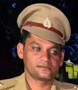 budaun-news:-कांवड़-यात्रा-के-दौरान-चौकी-पर-सोते-रहे-इंचार्ज,-अफसर-जाम-में-फंसे,-एसएसपी-ने-किया-निलंबित