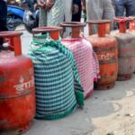 16-अगस्त-के-बाद-नहीं-मिलेगा-lpg-सिलेंडर,-कनेक्शन-एक्टिव-रखने-के-लिए-e-kyc-कराना-अनिवार्य