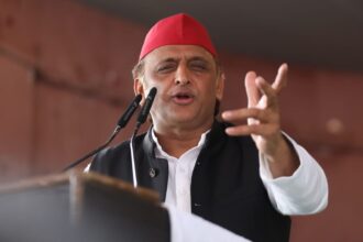 up-politics:-अखिलेश-यादव-का-भाजपा-पर-तंज,-गीतनुमा-पोस्ट-साझा-कर-चढ़ावा-चोरी-पर-उठाए-सवाल?