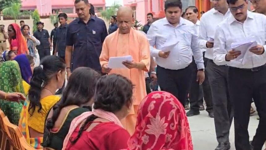 सीएम-योगी-का-सख्त-निर्देश,-रास्ता-न-दिला-पाएं-तो-लेखपाल,-कानूनगो,-तहसीलदार-सबको-सस्पेंड-करो