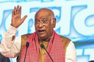 ‘वंदे-मातरम्’-को-लेकर-कांग्रेस-और-बीजेपी-आमने-सामने,-खरगे-बोले-bjp-हमें-देशभक्ति-न-सि