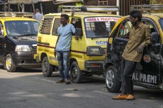 मुंबई-में-ऑटो-और-टैक्सी-का-सफर-होगा-महंगा,-1-सितंबर-से-लागू-हो-सकते-हैं-नए-रेट्स