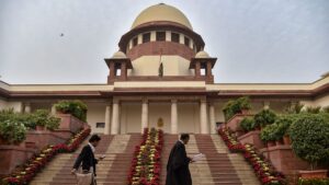 सिर्फ-क्रिमिनल-केस-पेंडिंग-होने-के-चलते-नौकरी-से-नहीं-हटा-सकते-सरकारी-कर्मचारी:-sc