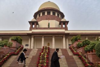 सिर्फ-क्रिमिनल-केस-पेंडिंग-होने-के-चलते-नौकरी-से-नहीं-हटा-सकते-सरकारी-कर्मचारी:-sc