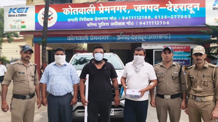 देहरादून-में-सड़क-पर-मारपीट-और-पिस्टल-लहराकर-धमकाने-के-मामले-में-3-आरोपी-गिरफ्तार