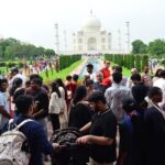 ताज-के-दीदार-के-लिए-उमड़ी-भीड़:-टिकट-के-लिए-लगीं-कतारें,-सुरक्षाकर्मियों-के-छूटे-पसीने;-26-हजार-ने-किया-दीदार