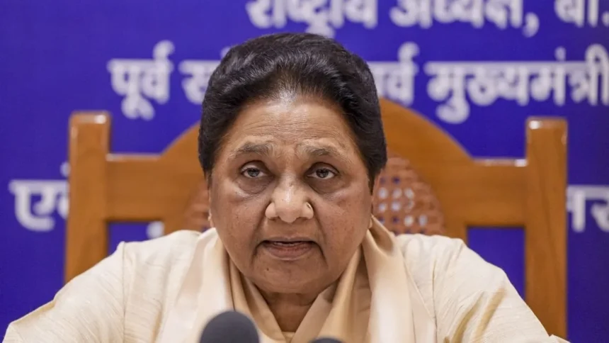 बदायूं में अम्बेडकर प्रतिमा विवाद के बीच मायावती ने शांतिपूर्ण समाधान की अपील की