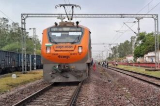 गोरखपुर-बांद्रा अमृत भारत एक्सप्रेस का आगरा फोर्ट स्टेशन पर ठहराव
